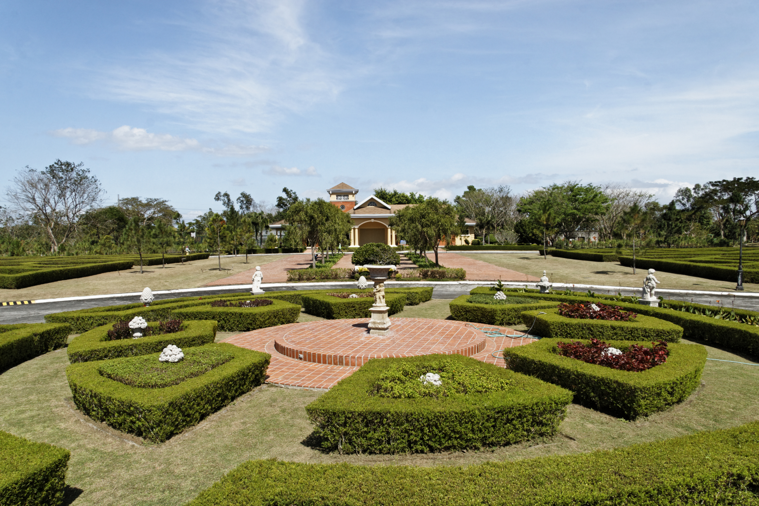 World-class lanscape within Promenade