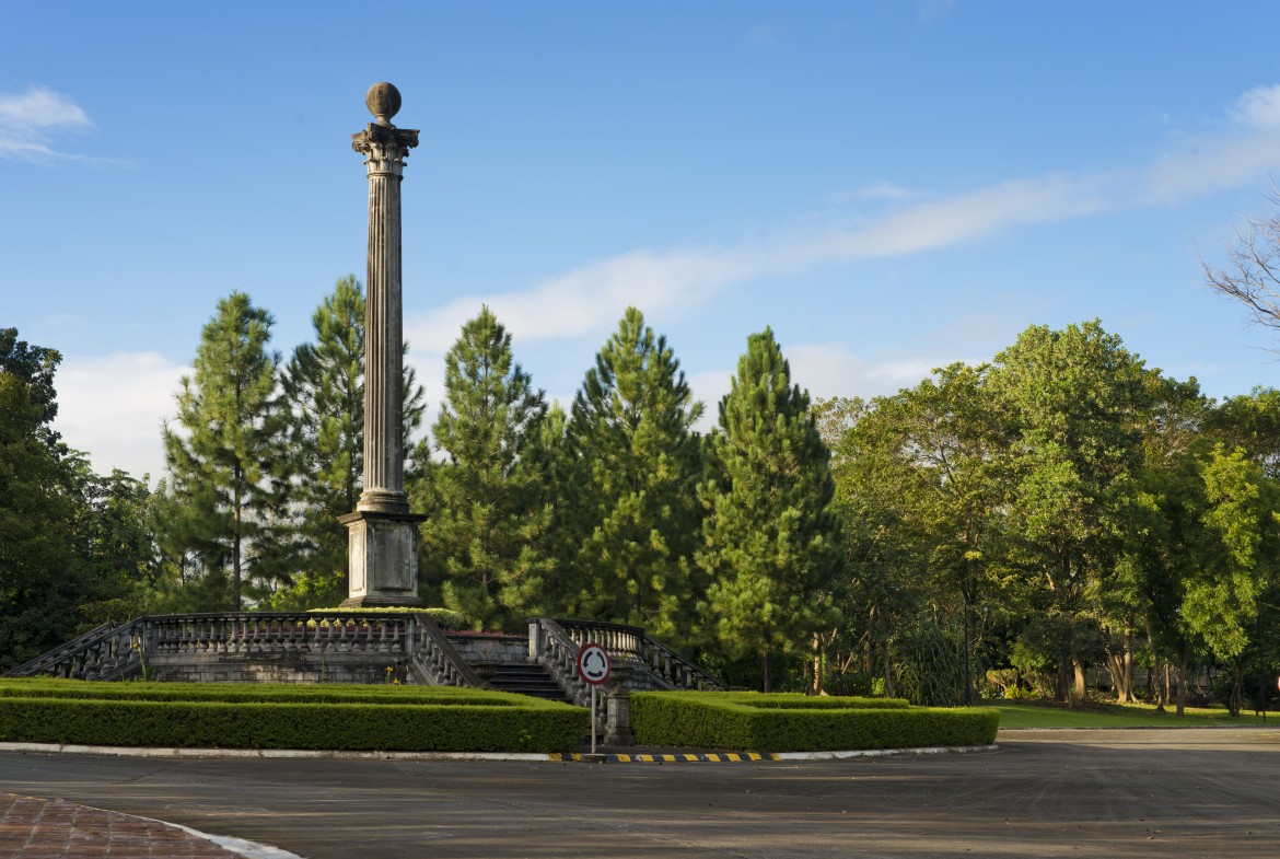 World-class Obelisk masterpiece at the entrance of Promenade