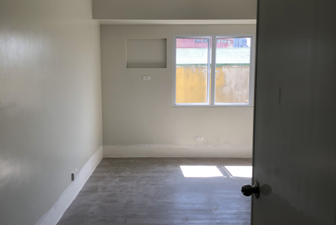 studio condo in recto near feu