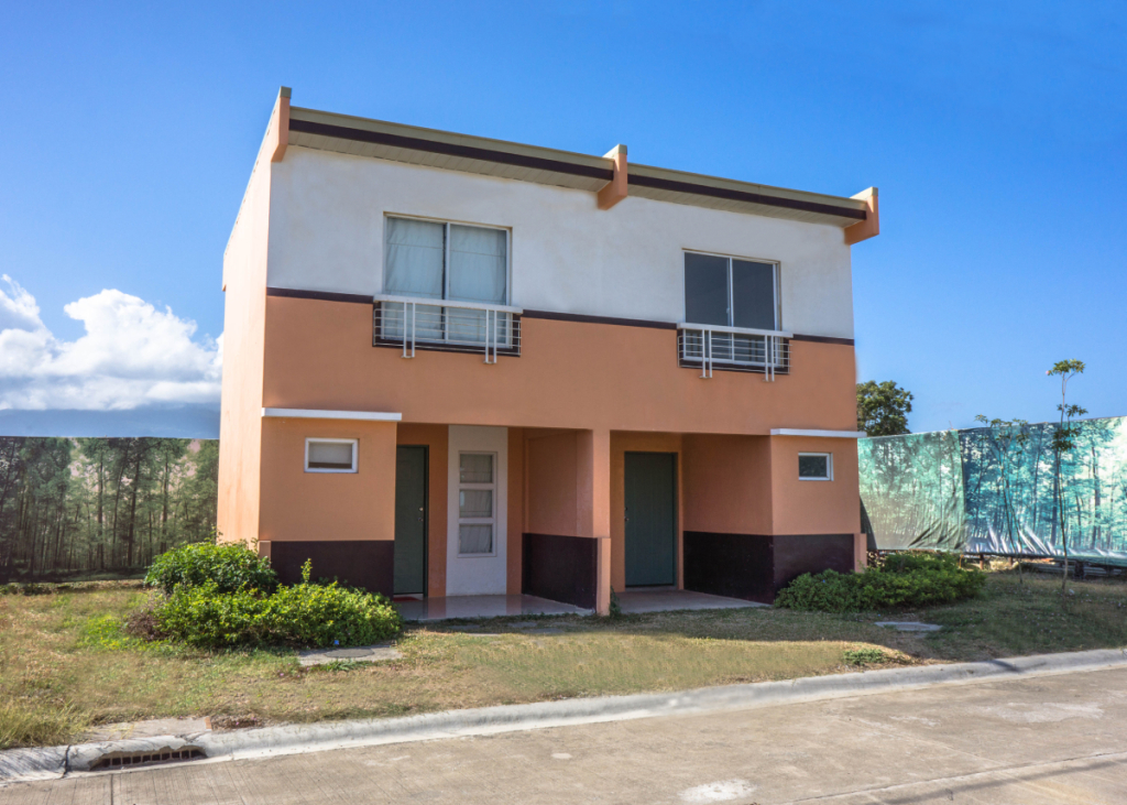 common-wall-of-a-duplex-with-second-floor