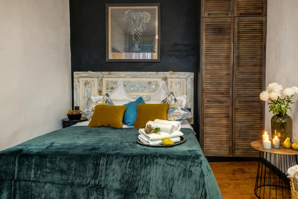 spacious-and-stylish-luxury-bedroom-interior-design